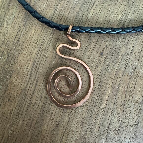 Artisan handmade Faux leather Cord Necklace with hammered copper pendant - Picture 4 of 7